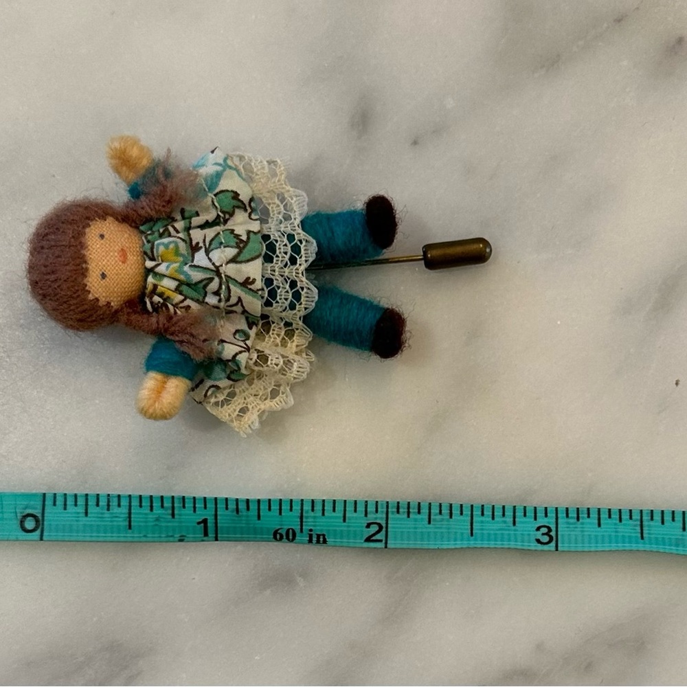 Handmade Doll Pin / Brooch - VINTAGE 1970s - Picture 7 of 7